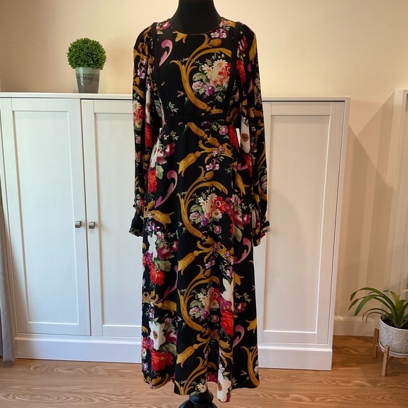 Floral Black Midi Dress - Picture 3 of 16